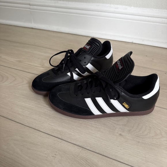 BRAND NEW ADIDAS SAMBAS - Picture 5 of 8